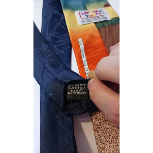 VTG 90s Looney Tunes Road Runner & Wiley Coyote Polyester Neck Tie 58" x 3.75" - Picture 4 of 4